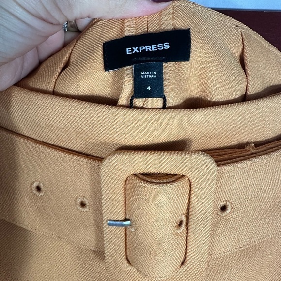 NWT Express mustard yellow belted low rise mini skort size 4 - Picture 6 of 6